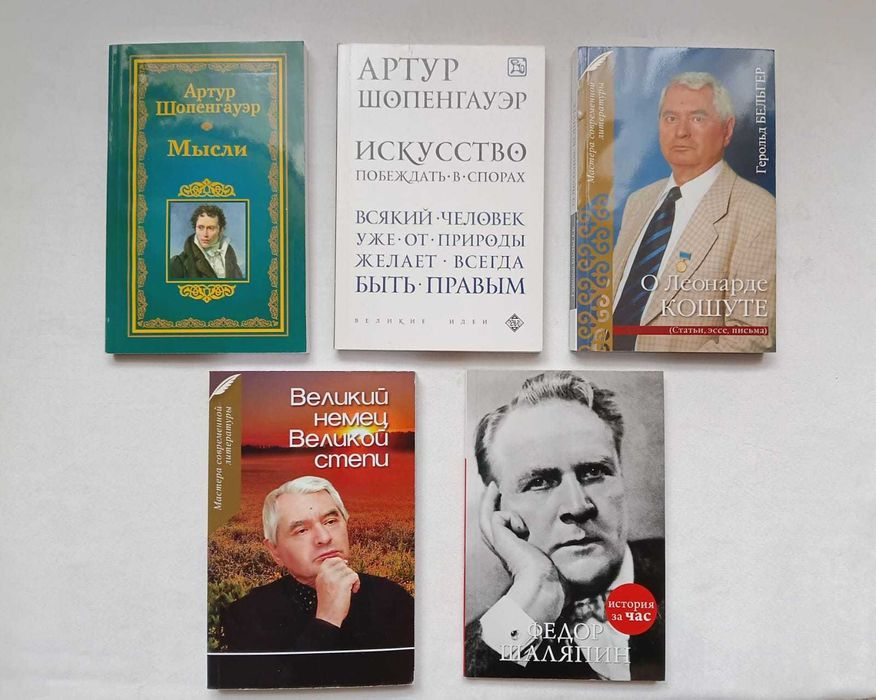 Книги в мягком переплете.