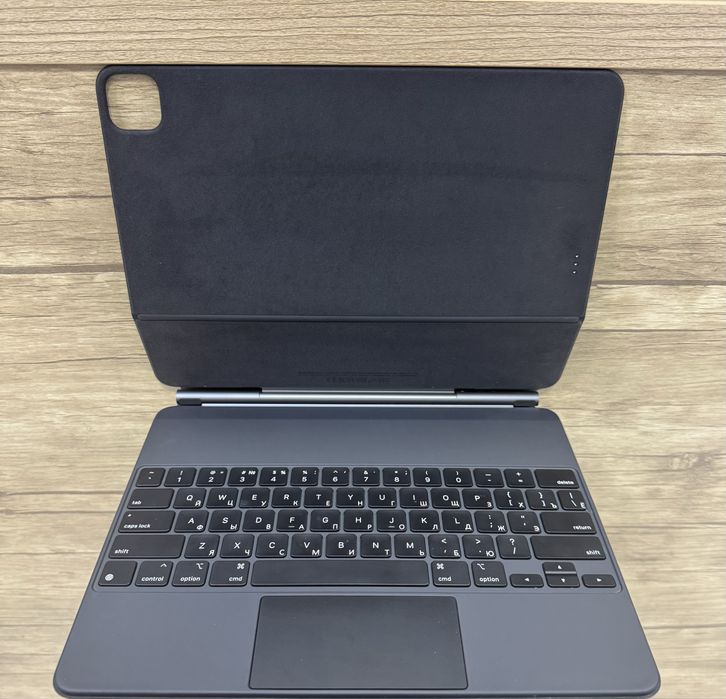 Prodam Idyal MagicKeyboatd 12.9 Pro