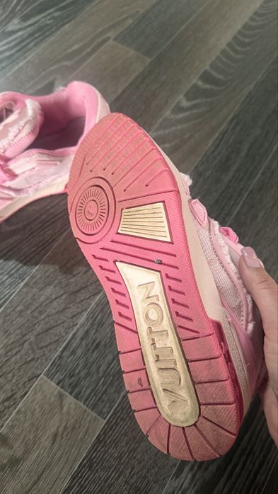 Продам кроссовки