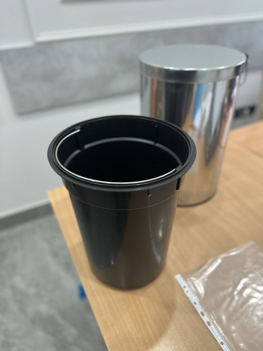 Урна с педалью 12 литров