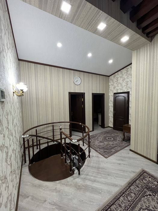 Продается квартира 5 комнатная дуплекс в центре города