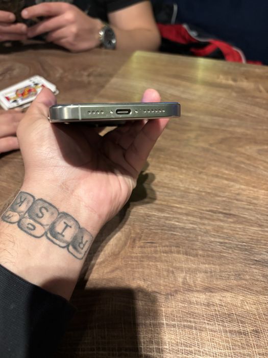 Iphone 16 pro max natural titanium