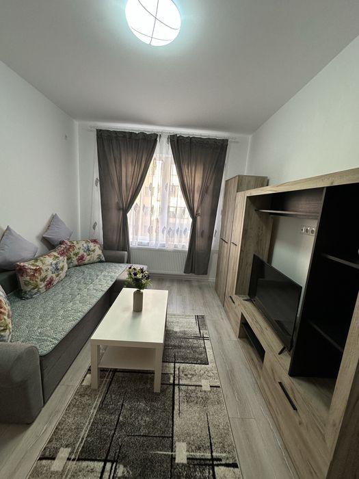 Inchiriez garsoniera (studio)