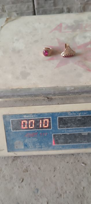 Tilla uzuklar sotiladi