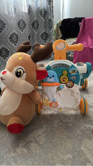 Продам толокар. В подарок мягкую игрушку+плед. Отлично подойдет деткам