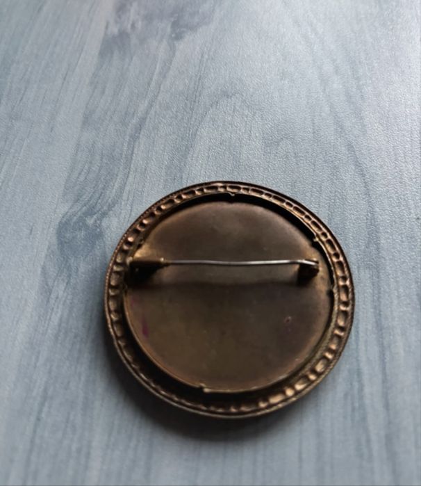 Brosa veche Franta pictata