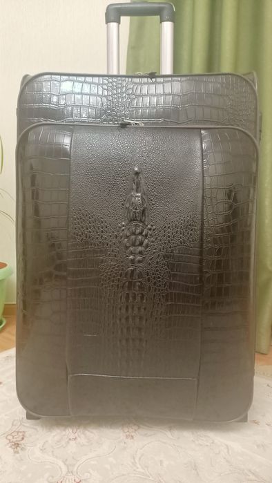 Чемодан дорожный