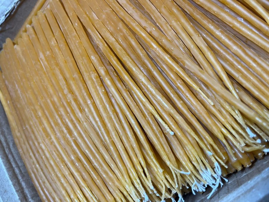 Восковые свечи жёлтые