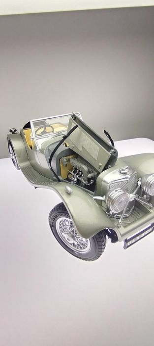 Macheta Jaguar SS100 scala 1 18 Bburago