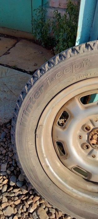 Шины зимние, "липучка" на дисках