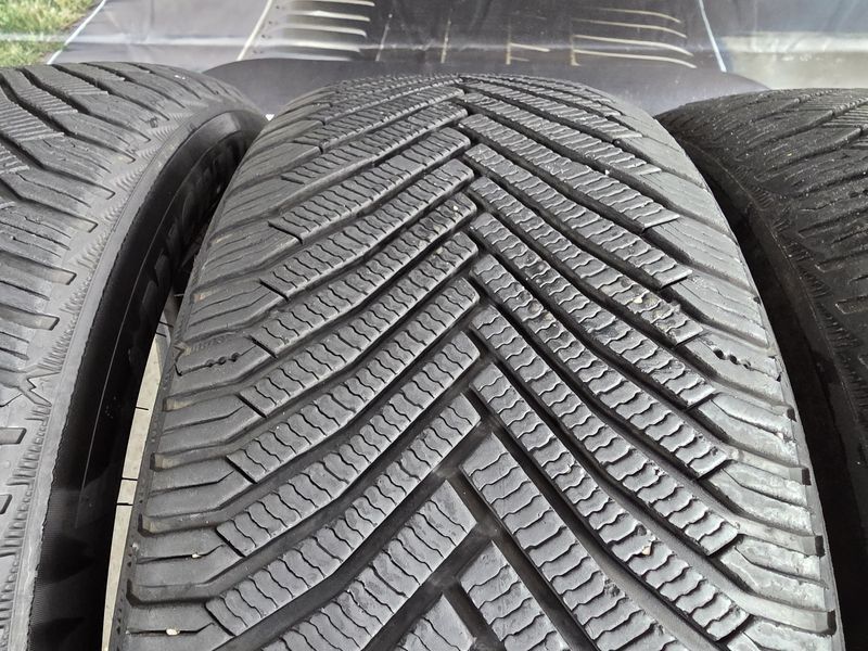235/55/18 MICHELIN 4бр