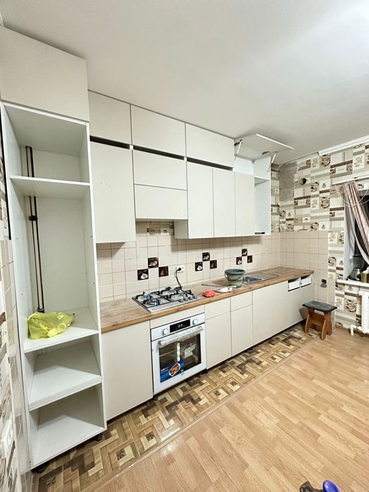 Студент мебельшик