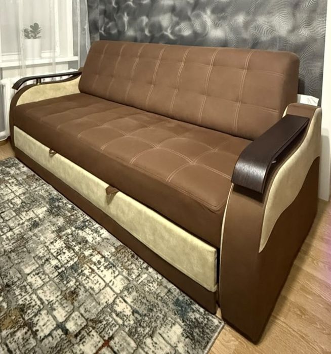 Продам современный диван.