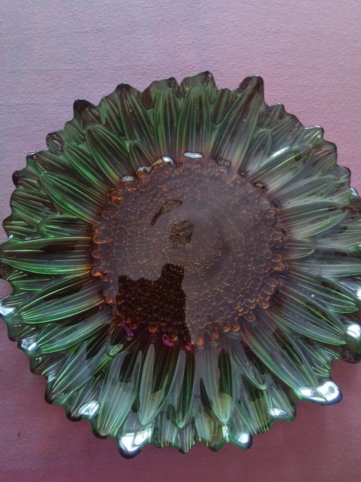 Голяма стъклена чиния слънце