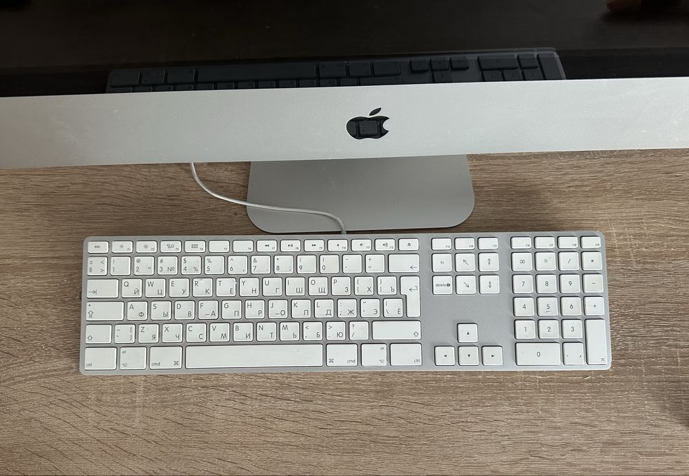 Продам iMac 2010