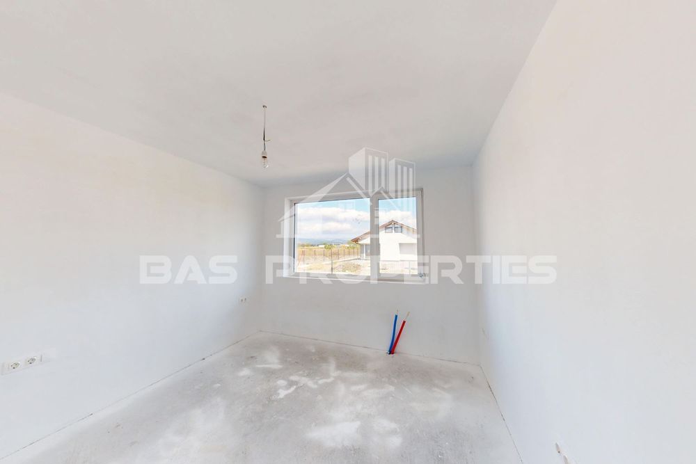 Къща в София, област-с.Равно поле площ 184