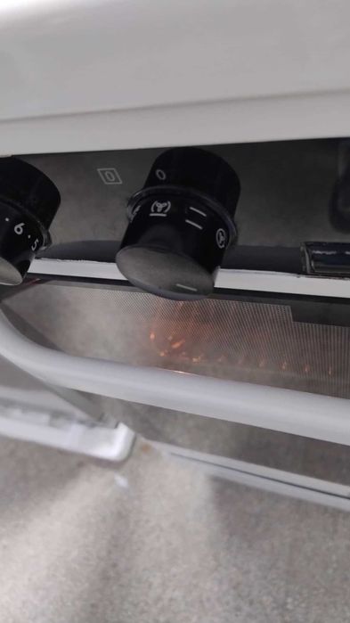 А+ Готварска печка с керамичен плот Electrolux-Електролукс 74 л