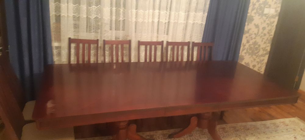 Продаётся стол. За 40000тг.