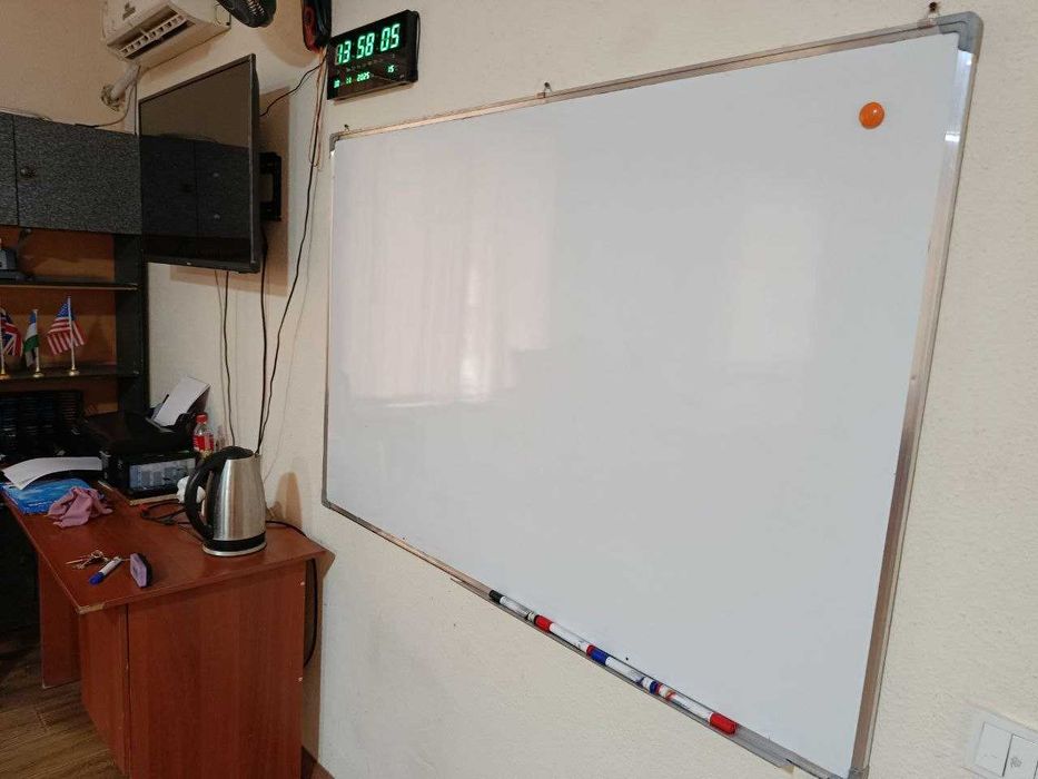 Доска магнитно-маркерная Deli белый 100x150см