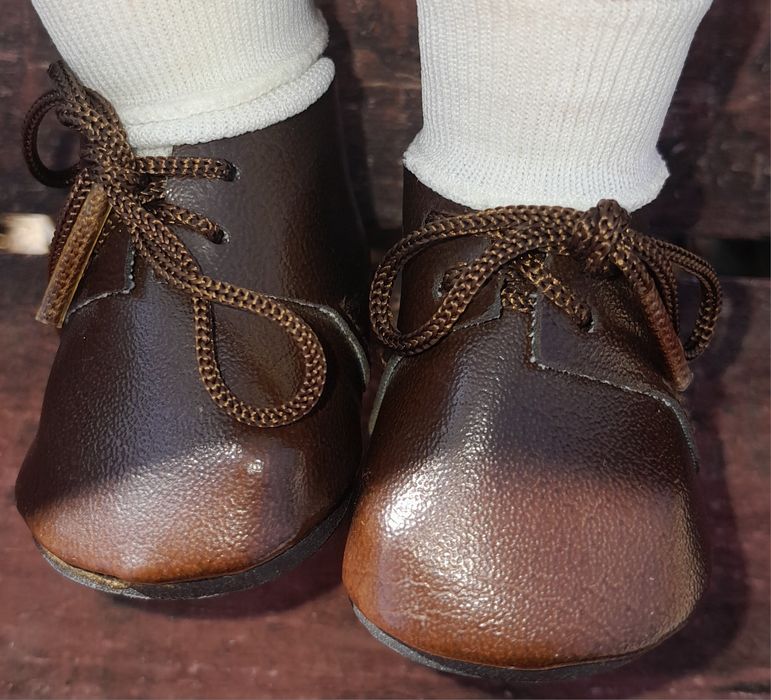 Порцеланова кукла момче