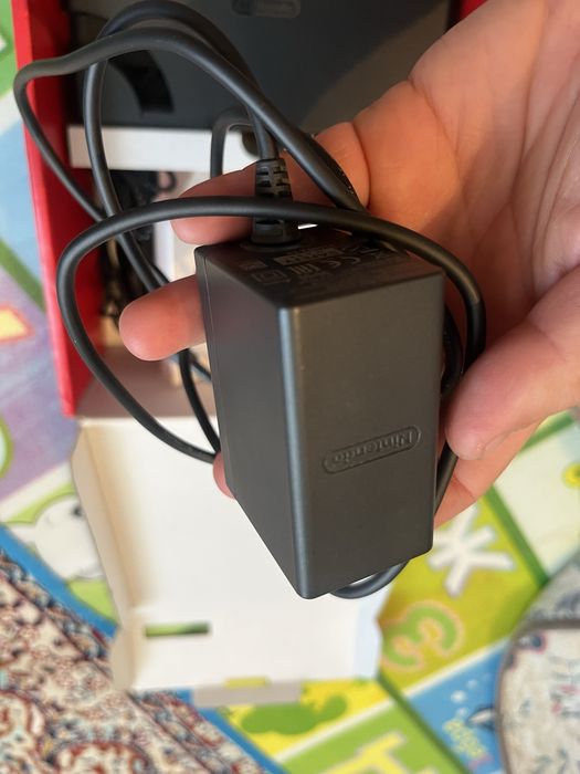 Продам nintendo switch oled