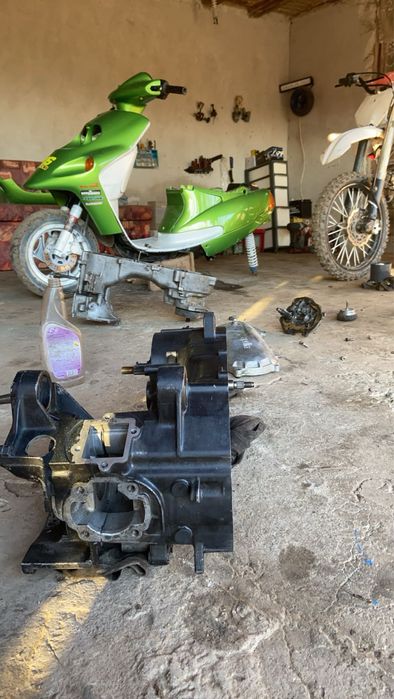 Yamaha aerox,malagutif10,aprilia sr на части