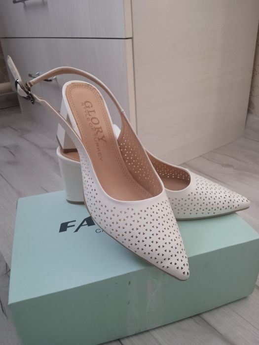 Женская одежда различных брендов