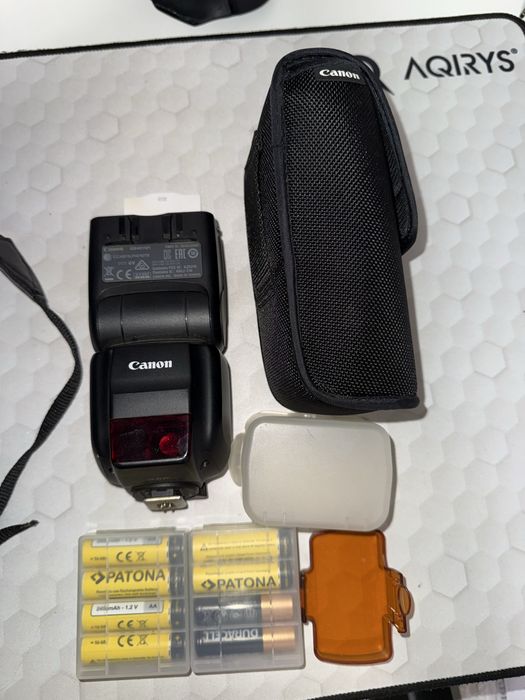 Canon EOS M50 mirrorless, kit full + obiectiv 55-200 + Flash canon 430 RX3 full box