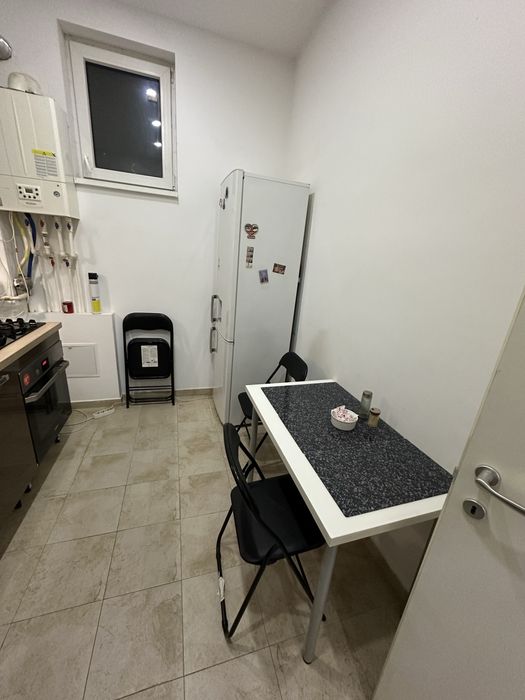 Inchiriez apartament 2 camere situat la demisol inalt
