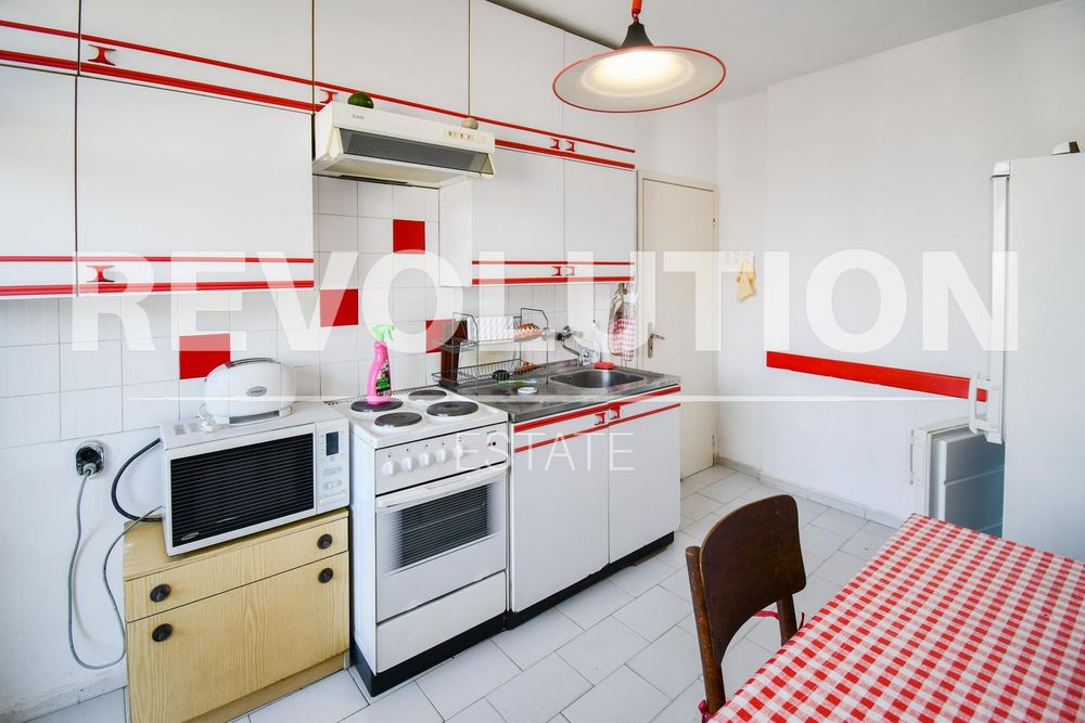 Дава се под наем Тристаен апартамент в София, Център - 105 кв.м за 613 € - Снимка #6