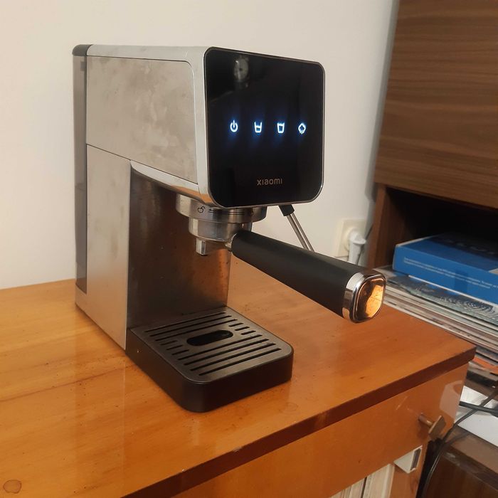 Продавам еспресо кафемашина  "XIAOMI SEMI" в гаранция.