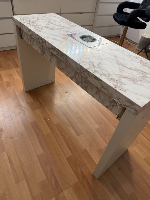 Birou unghii cu aspirator incorporat