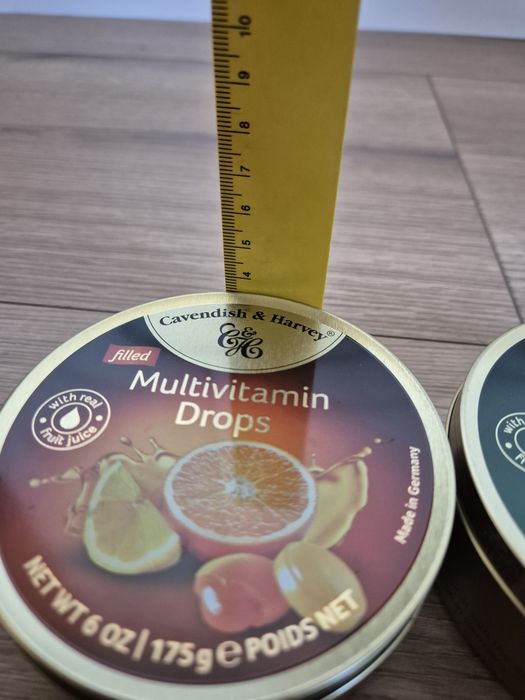 Кутии метални от бонбони.