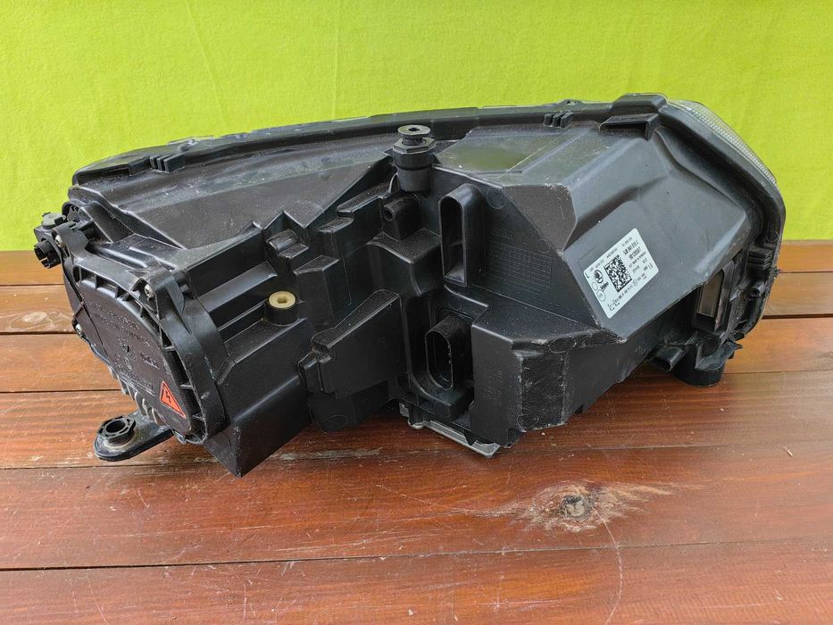 Фар за Skoda Rapid Xenon / Шкода Рапид Ксенон