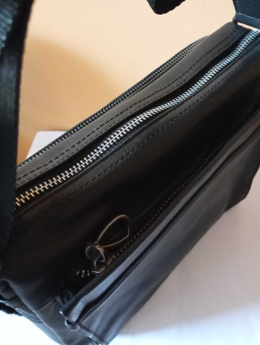 Мъжка чанта. Кросбоди. Естествена кожа. Нов.