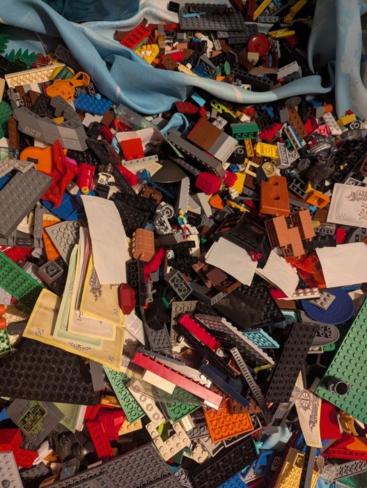 Очень-очень много лего