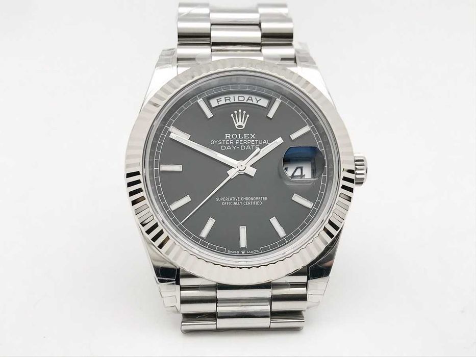 Rolex Day-Date 40 — черен циферблат, President гривна, сапфирено стъкло — реални снимки