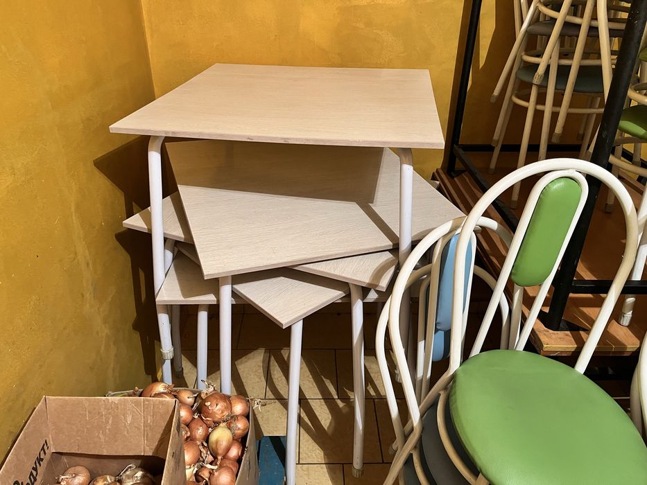 Стол и стулья комплект