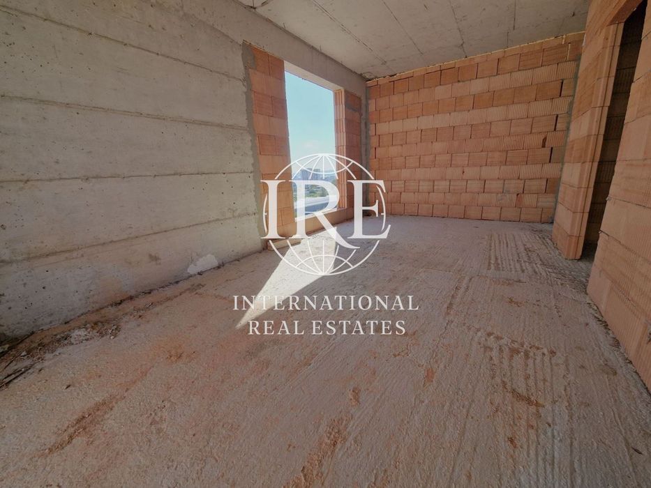 Ексклузивно! International Real Estates (IRE) представя: Двустаен апа