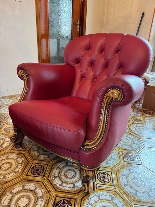 Salon superb, compus din:
 Canapea din piele, 3 locuri set salon italy