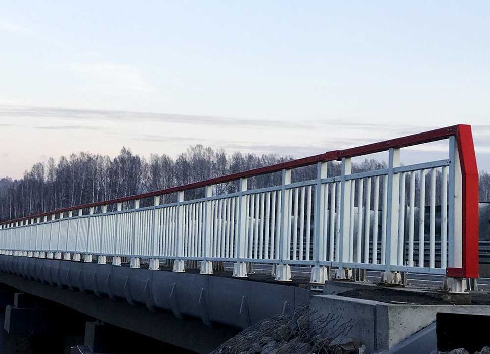 Перила из профильной (квадратной) и круглой трубы на заказ.