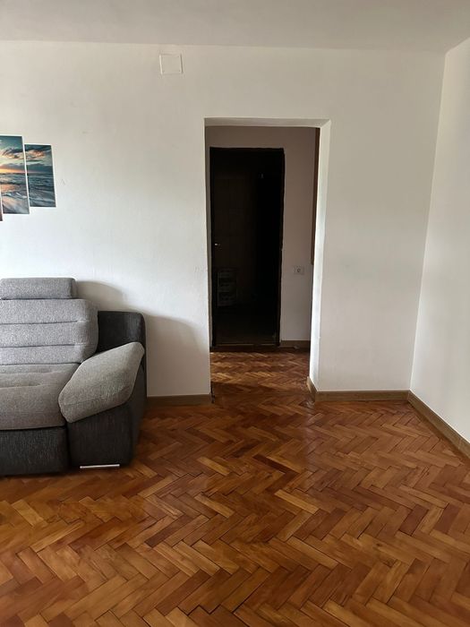 Închiriez apartament doua camere, zona  Cristian  Oancea.