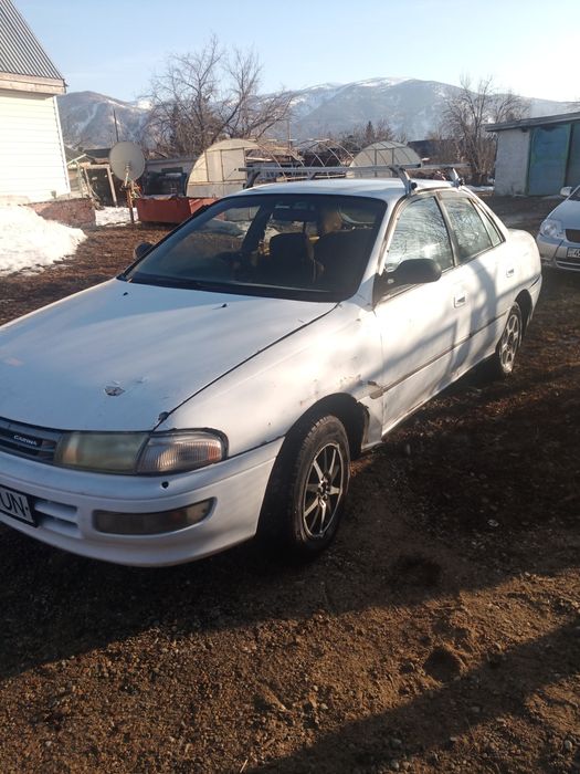 Продам автомобиль тайота Карина.