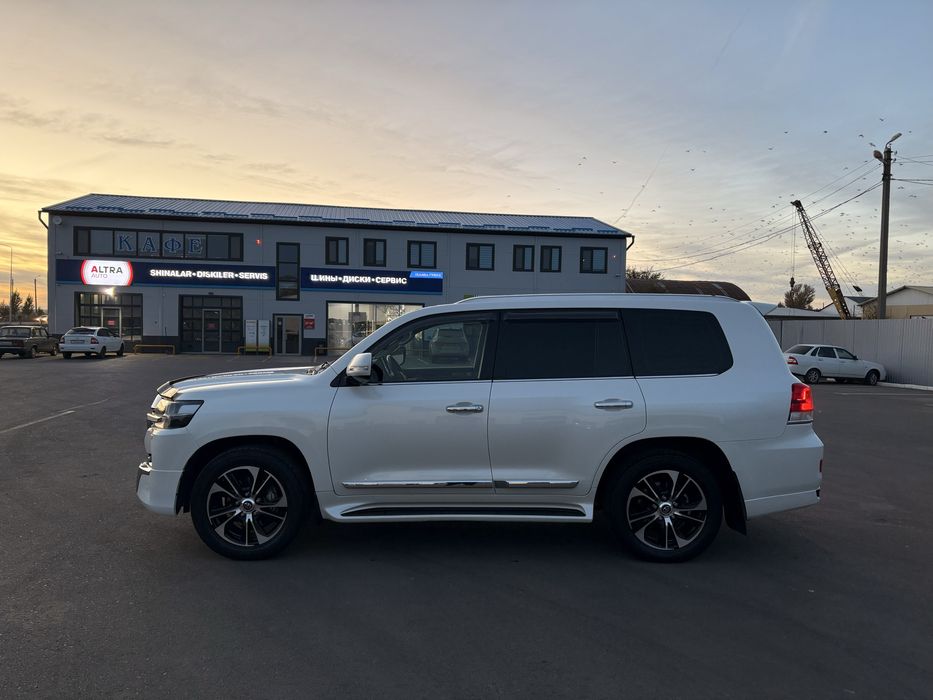 Тайота Ланд Крузер 200