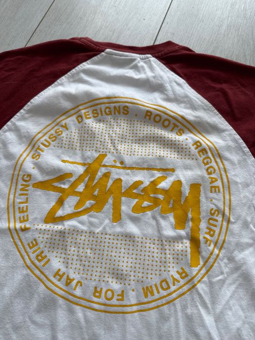 Vânzarea unui tricou Stussy