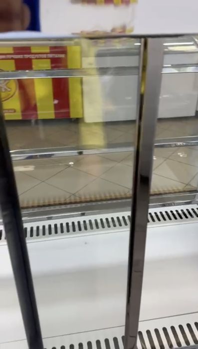 Витрина холодильник