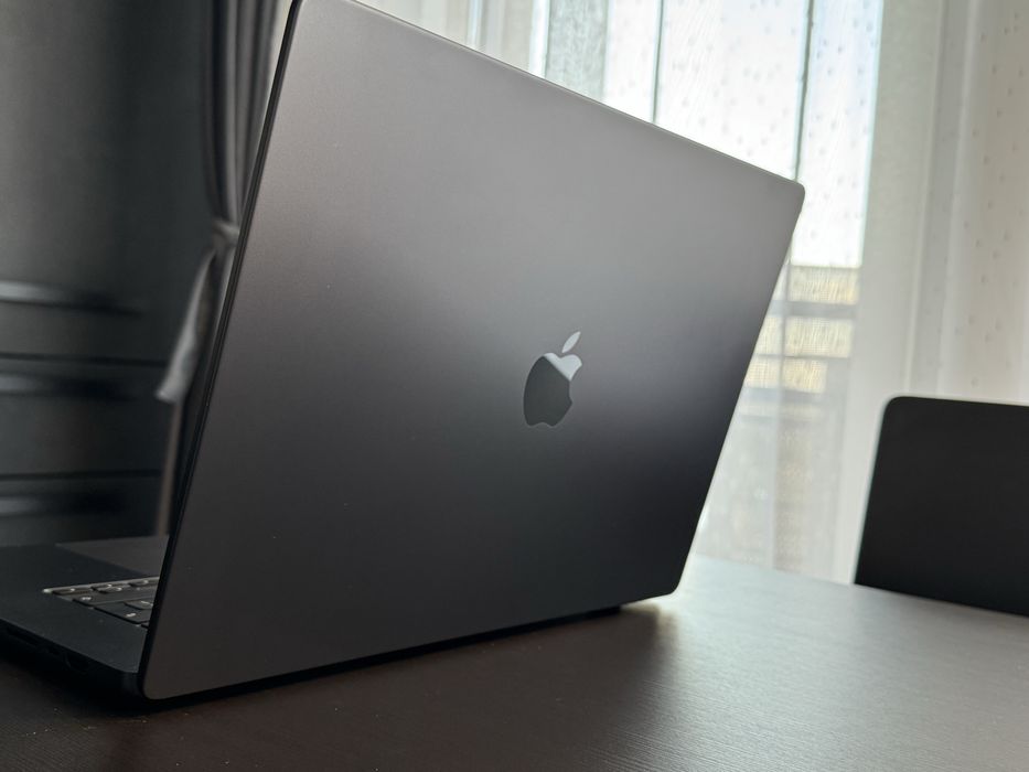 Apple Macbook M3 Pro 16” 18 Core 36gb Ram 512gb