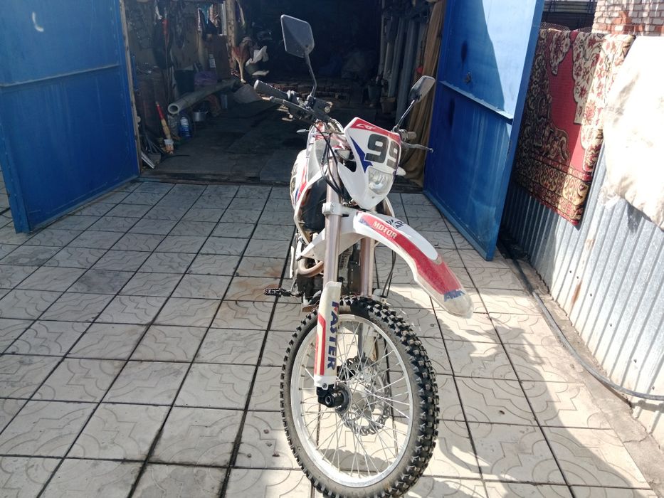 Продам мотоцикл 250 см3.