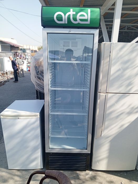 Artel vitrina haladelnik