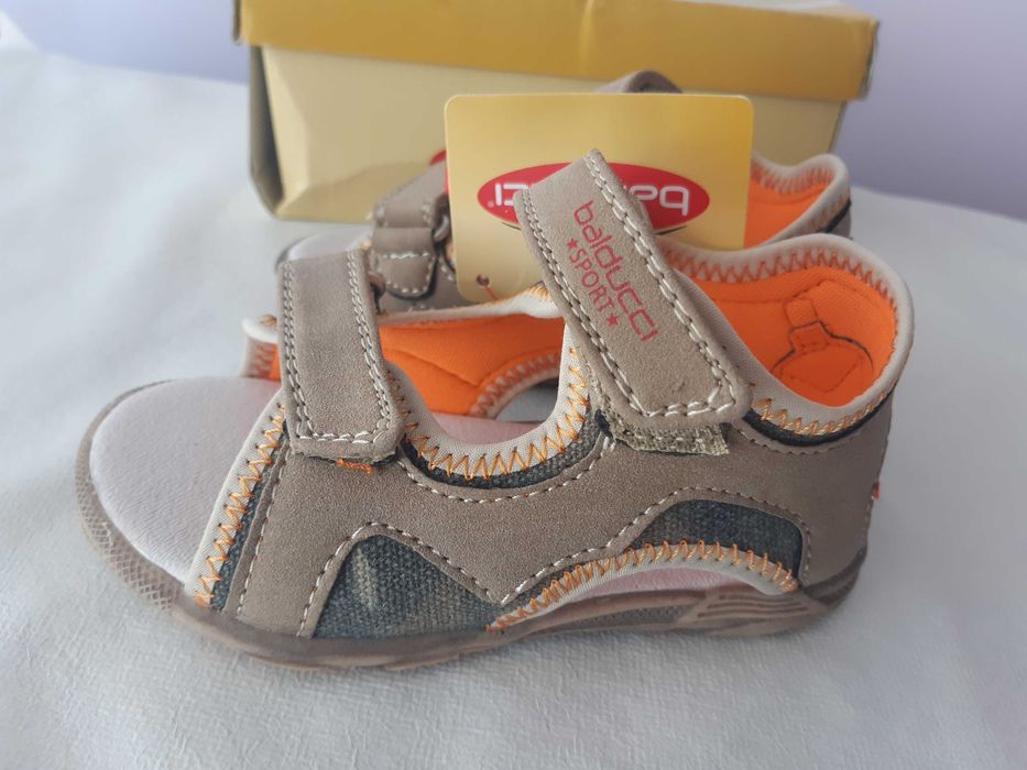 Нови Сандали и маратонки №22